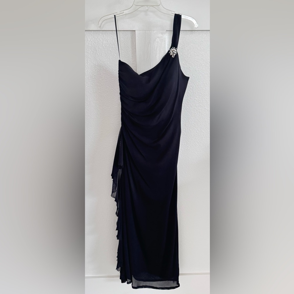 SANGRIA BLACK FORMAL DRESS
